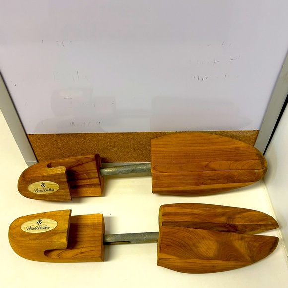 Brooks Brothers Men’s Shoe Stretcher - Picture 1 of 9